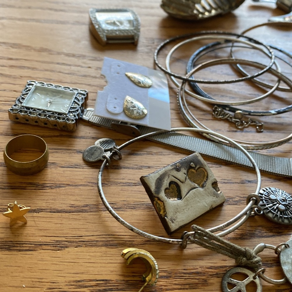 Assorted Jewelry Collection - Picture 4 of 6